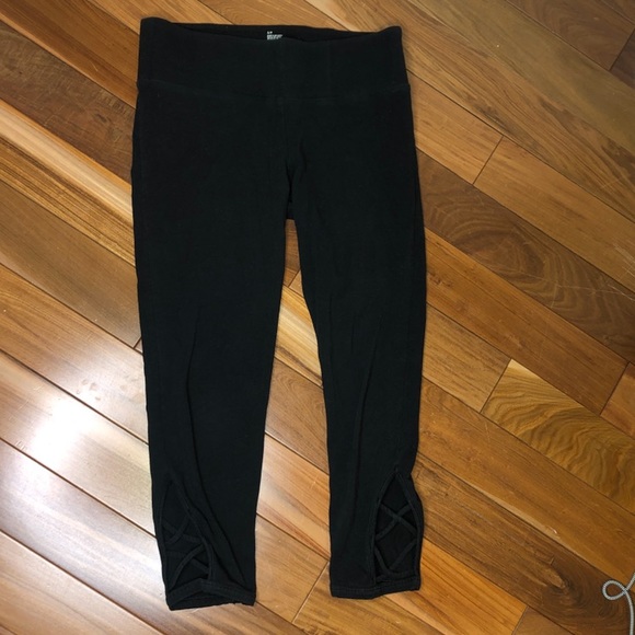 Victoria’s Secret The Everywhere strappy capri - Picture 2 of 3